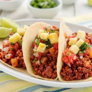 Crea increíbles comidas con los productos chata, Tacos de chorizo con piña en salsa mexicana